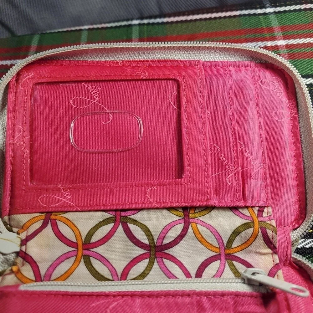 Vera Bradley Viva La Vera Floral All In One Wristlet Womens OS Pink Good Quilted